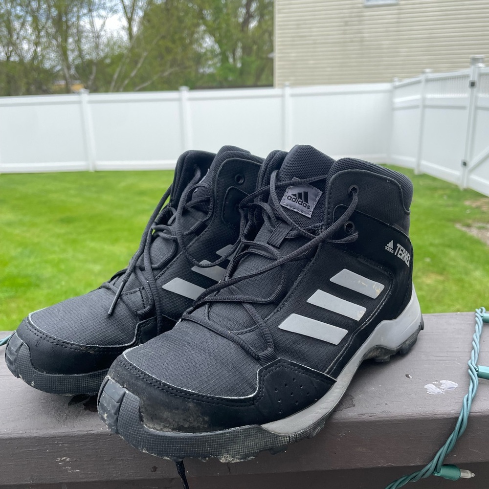 Adidas Hiking Boots size men’s 5.5 or women’s 7